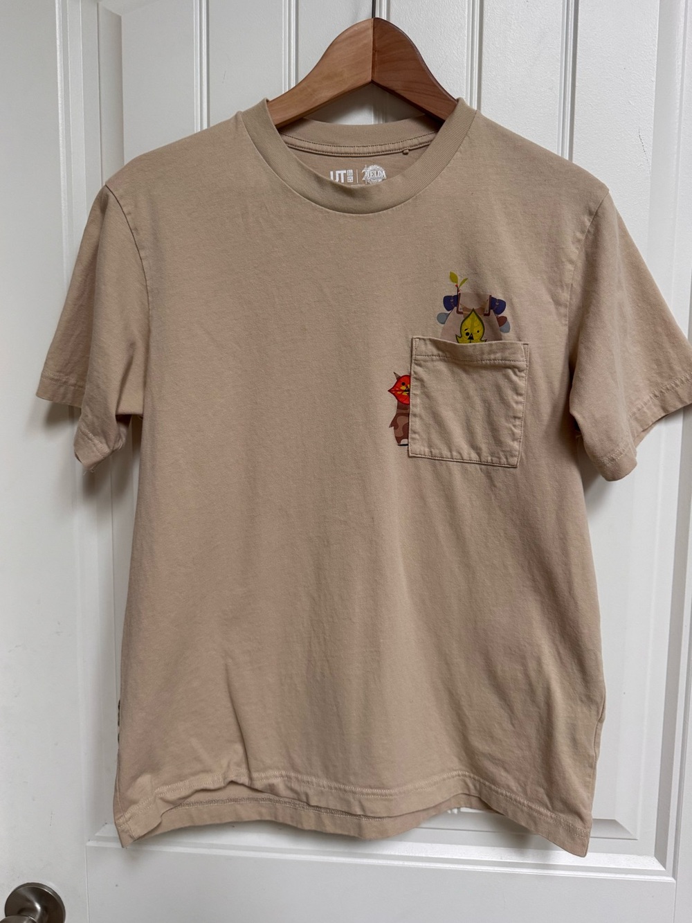 Unisex Uniqlo x Zelda Tan Graphic T-Shirt. Size S